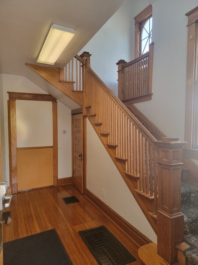 Primary Photo - 1202 8th St