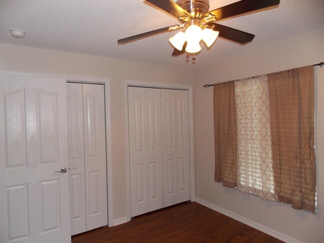 Building Photo - 7178 N Ireland Dr