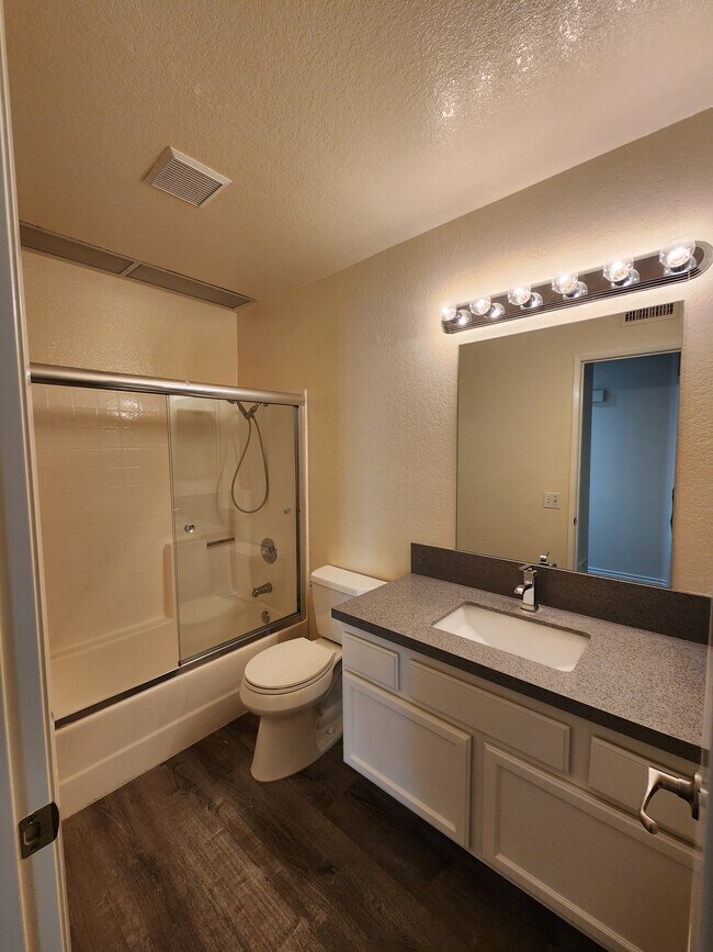 Building Photo - 7285 Calabria Ct