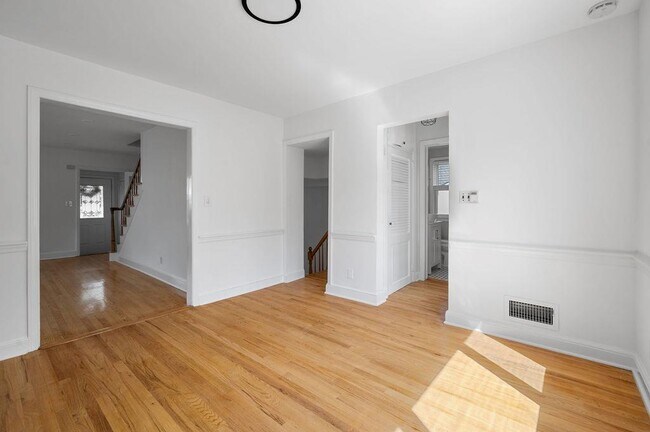 Building Photo - 82 Linden Ave