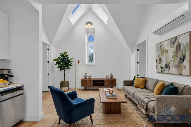 Building Photo - 433 Sackett St