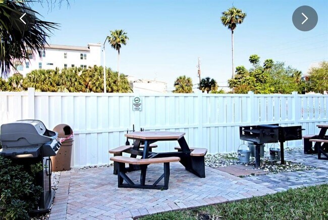 Building Photo - 255 Dolphin Point