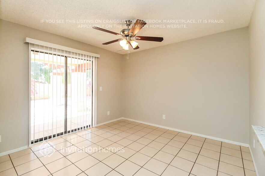 Building Photo - 1701 N Pleasant Dr