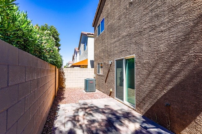 Building Photo - 3 Bath Southwest Cul de Sac Home