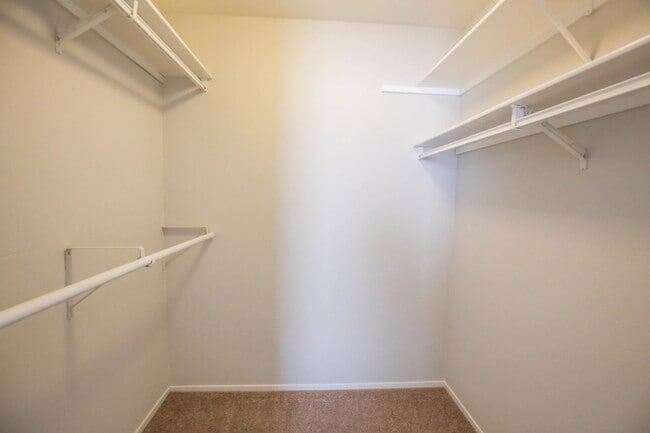Building Photo - Richmond Marina Bay Condo In Gated Community