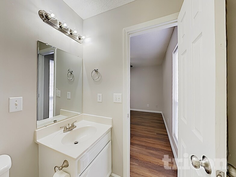Building Photo - 924 Pine Cir Dr NW