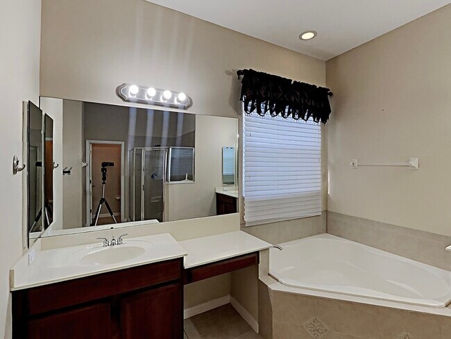 Building Photo - 3465 Bromfield Dr