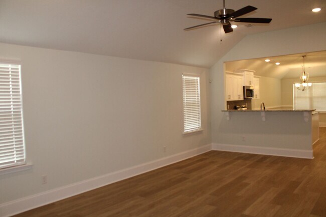 Building Photo - New 3 Bedroom 2 Bath Grovetown