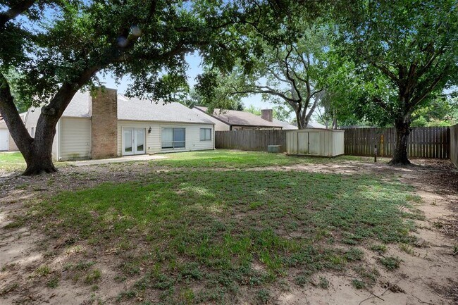 Building Photo - 930 Mesa Terrace Dr
