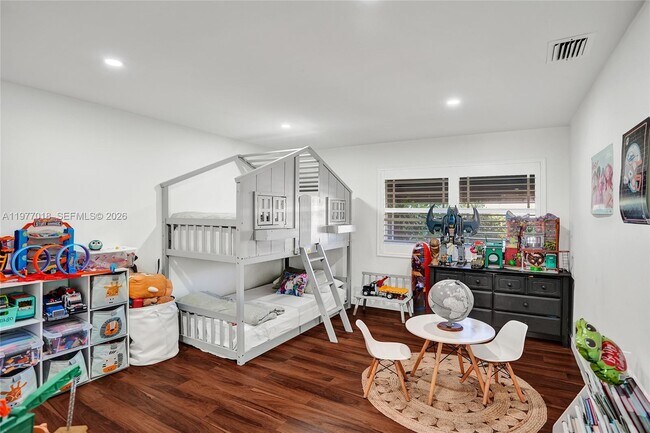 Building Photo - 1844 NE 26th Ave