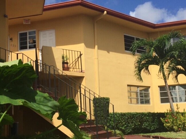 Building Photo - 1715 NE Miami Gardens Dr