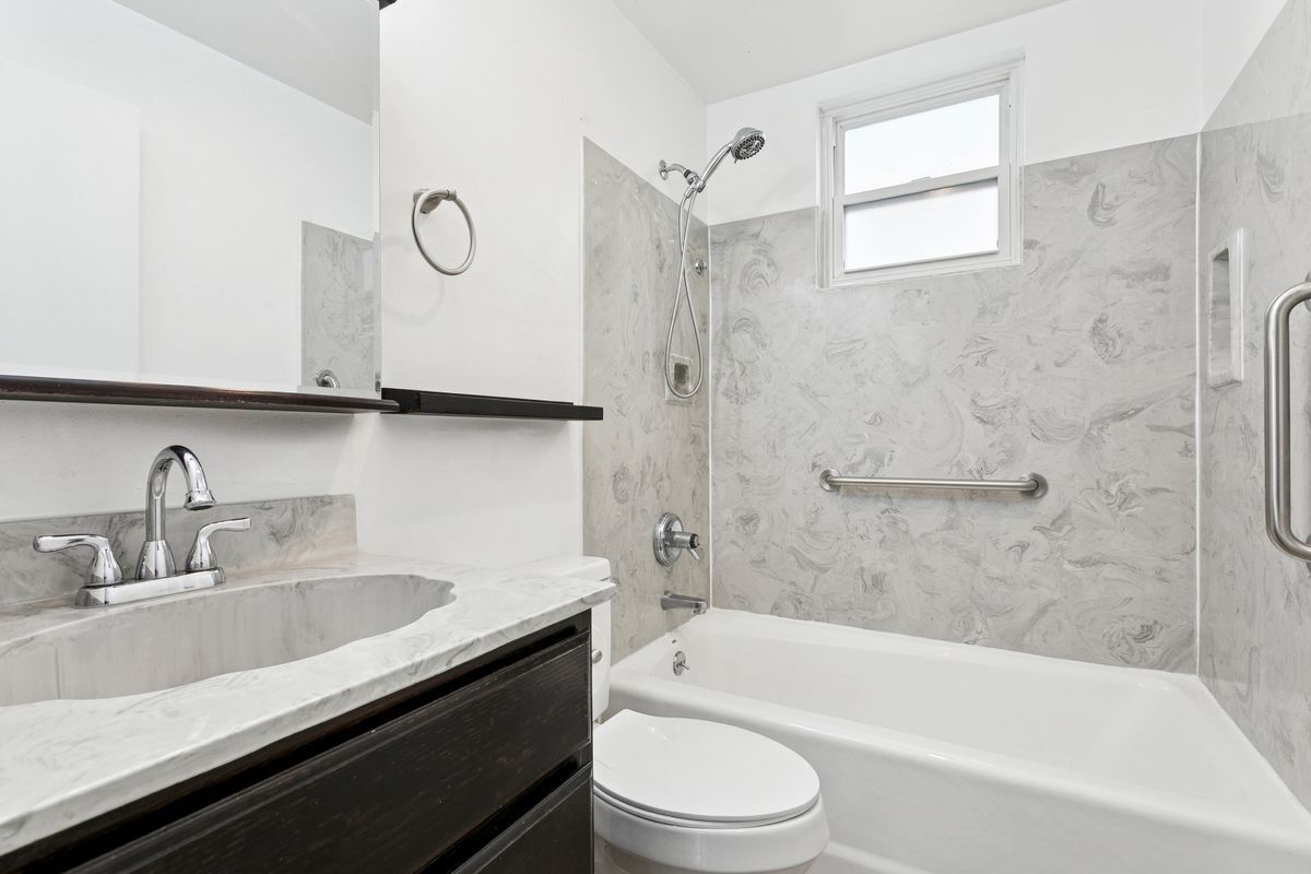 Building Photo - 75 Oaklawn Dr