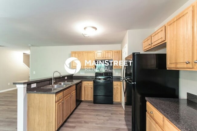 Building Photo - 3 Bedroom Pet-Friendly Home in Charlotte, NC with Main Street Renewal