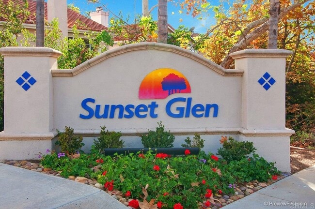 Building Photo - Beautiful home in Sunset Glen with 4 bedrooms 2.5 bath, 1726 Sq Ft available NOW