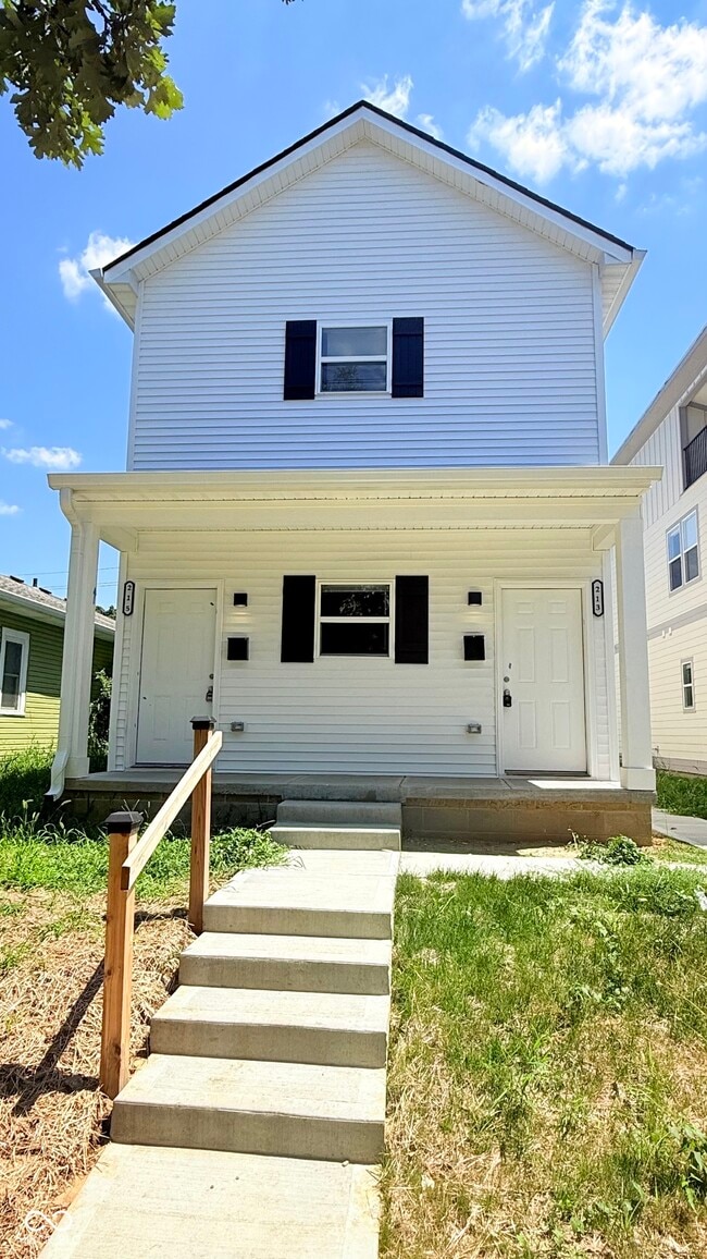 Building Photo - 213 Jefferson Ave