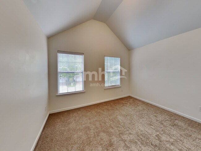 Building Photo - 342 Hidden Creek Ln