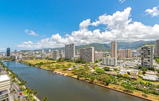 Building Photo - 2121 Ala Wai Blvd