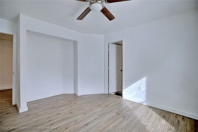 Building Photo - 915 S Waldron Ave