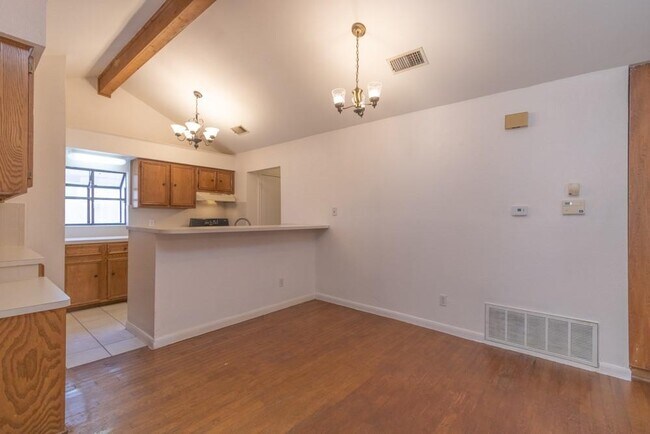 Building Photo - 10200 Missel Thrush Dr