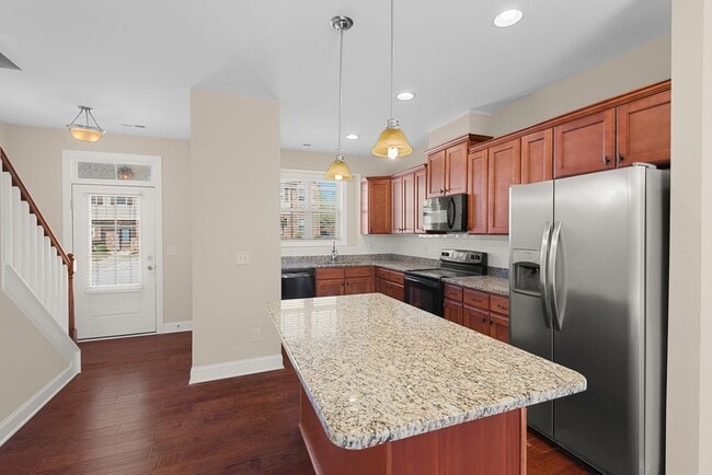 Building Photo - Beautiful 2-Bedroom Townhouse Near NCSU, Available June 15!