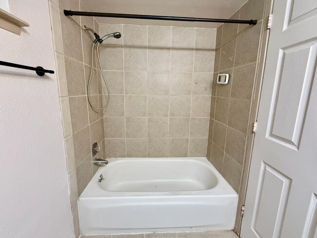 Building Photo - 505 NW D St