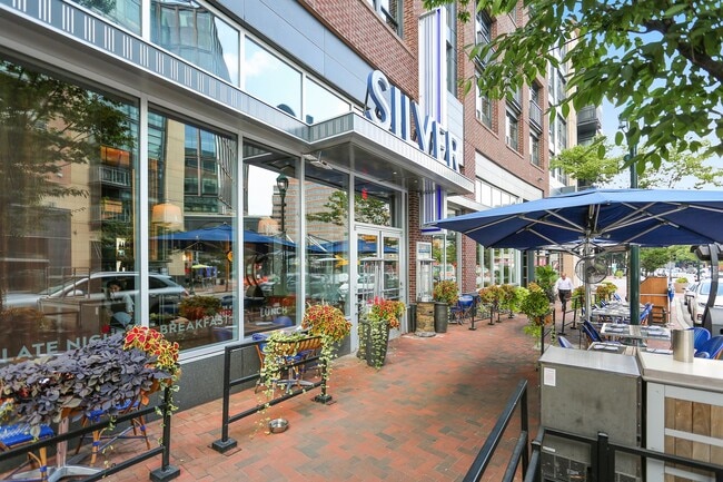Building Photo - Lovely 3br/3ba home minutes from Downtown ...