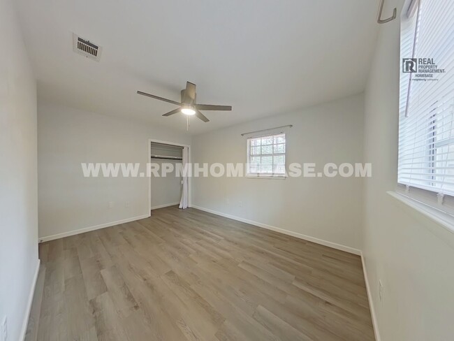 Building Photo - Move-In Ready! NEWLY RENOVATED 3/2 BEAUTY ...