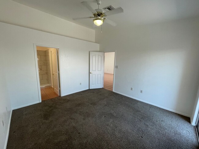 Building Photo - YUMA MEADOWS TOWNHOUSE W/ POOL ACCESS!