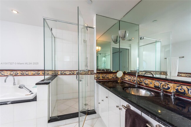 Building Photo - 520 West Ave