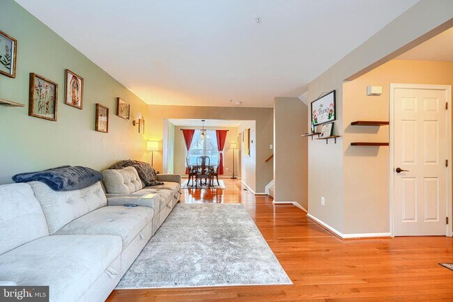 Building Photo - 215 Gracecroft Ct