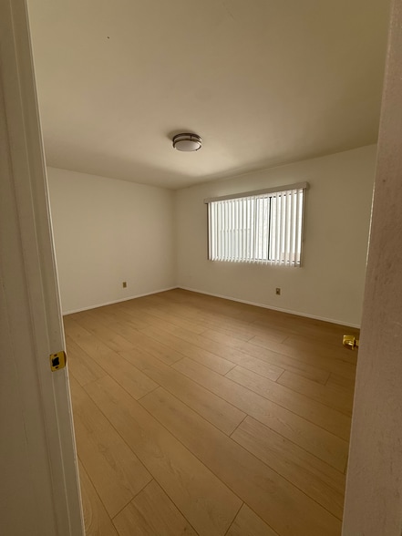 Building Photo - 231 N Isabel St