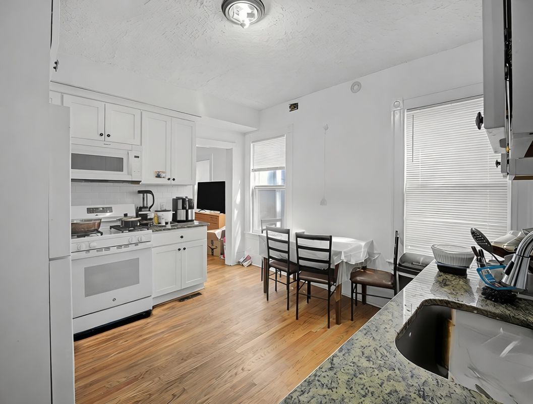 Building Photo - 373 Wood Ave