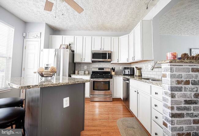 Building Photo - 9736 Morningview Cir