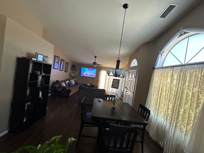 Building Photo - Beautiful two bedroom two bathroom contact...