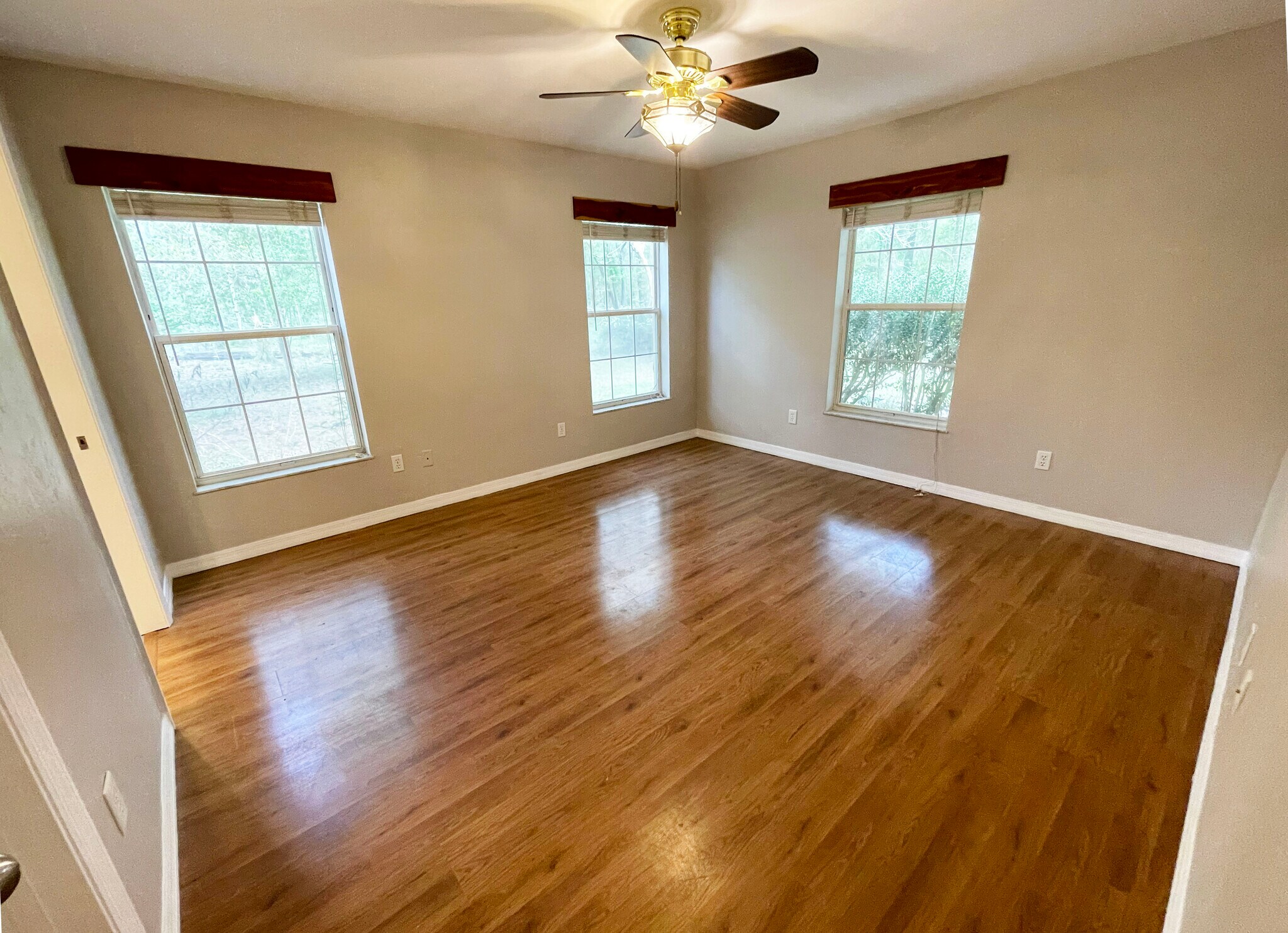 Building Photo - 417 SW Barney St