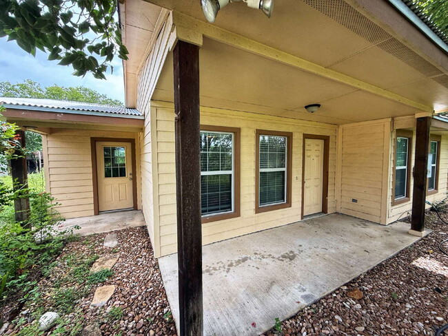 Building Photo - Peaceful 1-Acre Country Living with Easy City Access