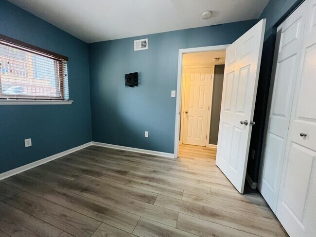 Building Photo - 1002 Timber Creek Dr