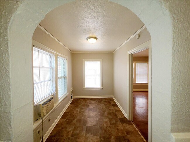 Building Photo - 5707 Ross Ave