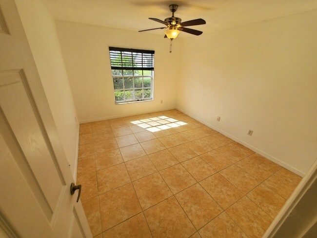 Building Photo - 1049 SW Ingrassina Ave