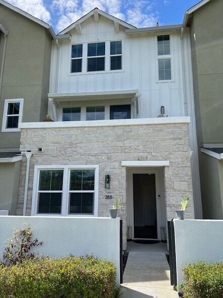 Building Photo - 265 Gambrel Cir