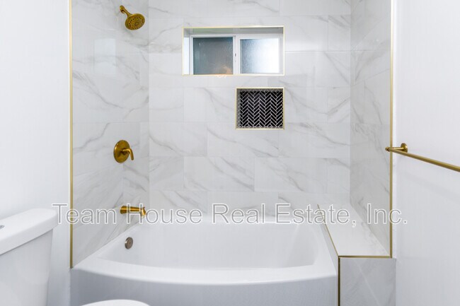 Building Photo - 7510 Etiwanda Ave