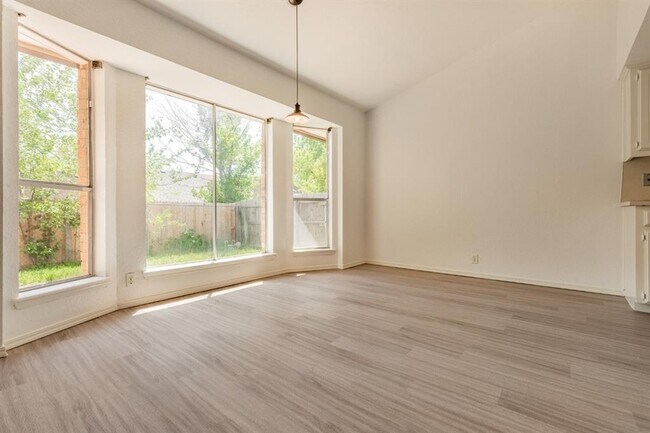 Building Photo - 1006 W Neptune Rd