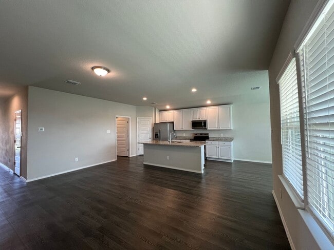 Building Photo - Wonderul 4/2 Single Story in White Wing, NBTX