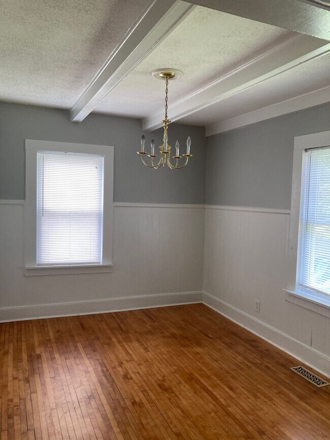 Building Photo - Rental Amount REDUCED!