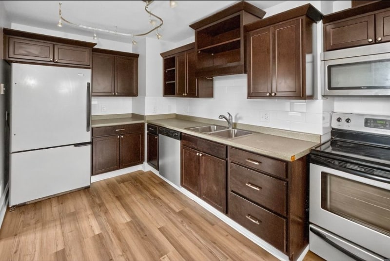 Building Photo - 304 S Poplar St