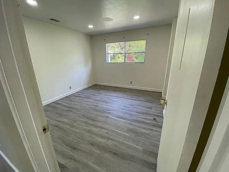 Building Photo - 40552 Verne St