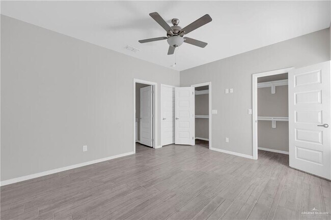 Building Photo - 16 S Dahlia St