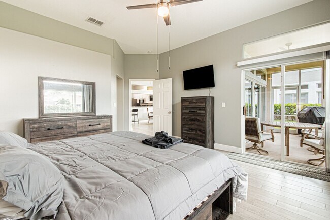 Building Photo - Beautiful 2-Bed Home, Dog Friendly & Resort-Style Amenities – Available for Annual Rental!