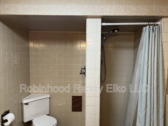 Building Photo - 272 W Cedar St