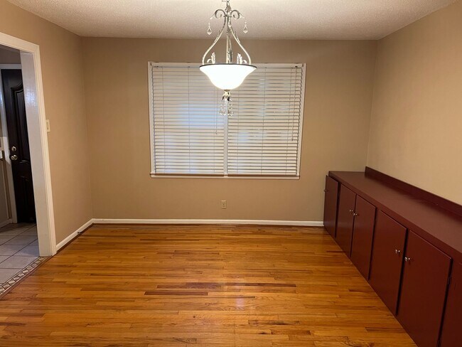 Building Photo - 110 Laurel Cir